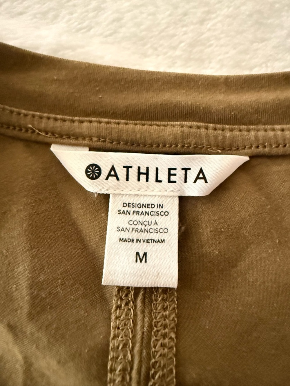 Athleta Olive Green V-neck Outbound Twist Tee Sleeveless Top M - Picture 5 of 7